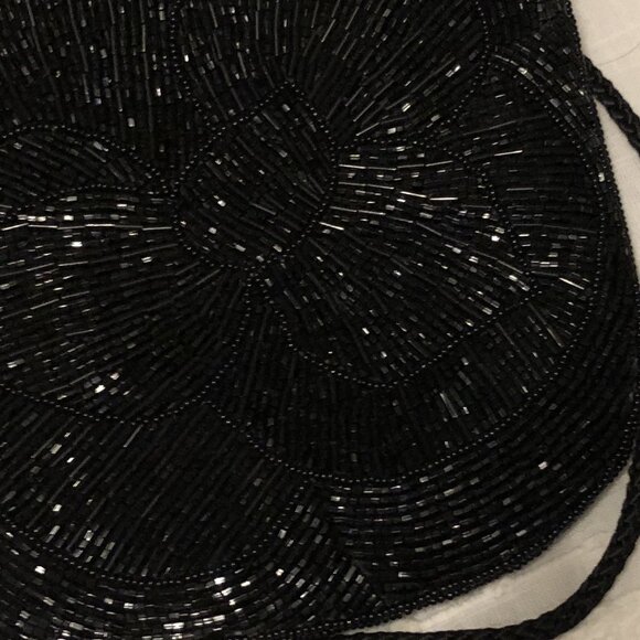 Elegant women’s finely beaded evening bag in black, Floral Design Beading. - Picture 2 of 5